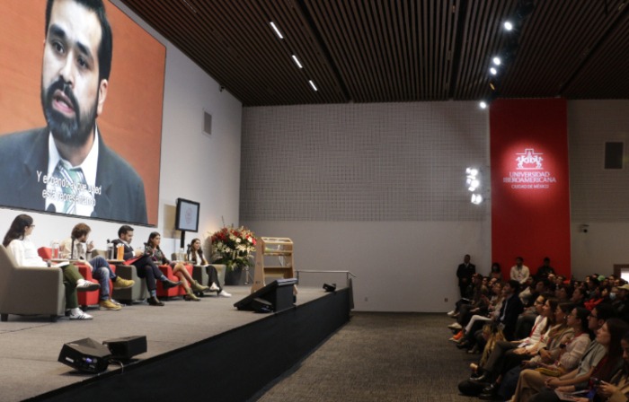 #Comunicado Estudiantes IBERO conversan con Jorge Álvarez Máynez, candidato presidencial de Movimiento Ciudadano.

Expresan sus dudas sobre los grandes temas que preocupan al país, como seguridad, corrupción y educación: shorturl.at/pwGT6