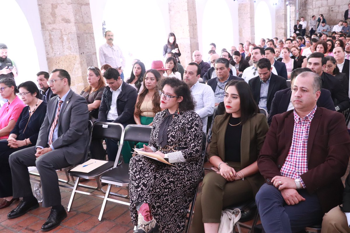 cpsseajal's tweet photo. 🗣️ Hoy se llevó a cabo la conferencia “#Transparencia, elemento fundamental de la #Integridad” a cargo de @AdrianAlcala75, Comisionado Presidente del @INAImexico, quién destacó que #Jalisco es un estado con avances importantes en #RendiciónDeCuentas y #Transparencia.✅ https://t.co/YPh4AwPM5S