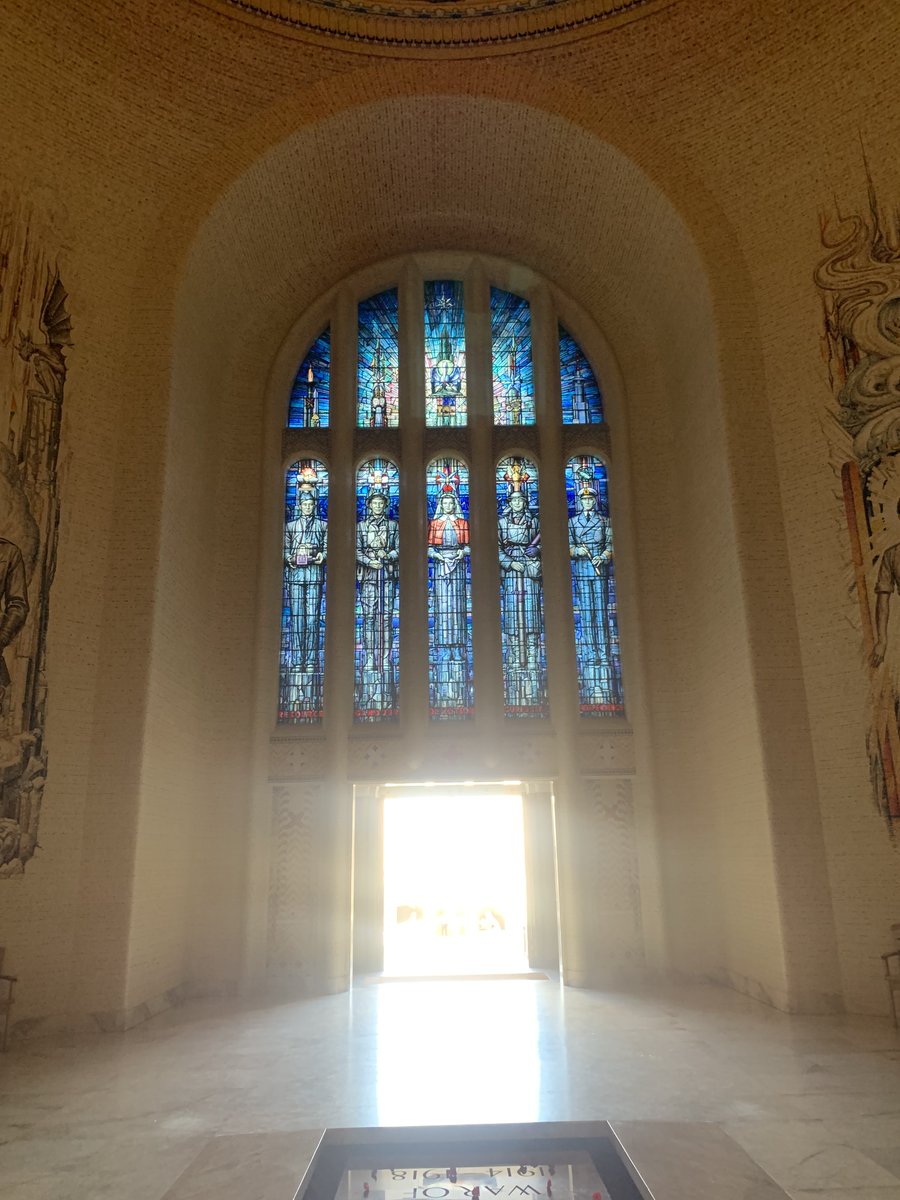 I visited the @AWMemorial Hall of Memory yesterday. It's been a while. Such sombre beauty. I was in awe.