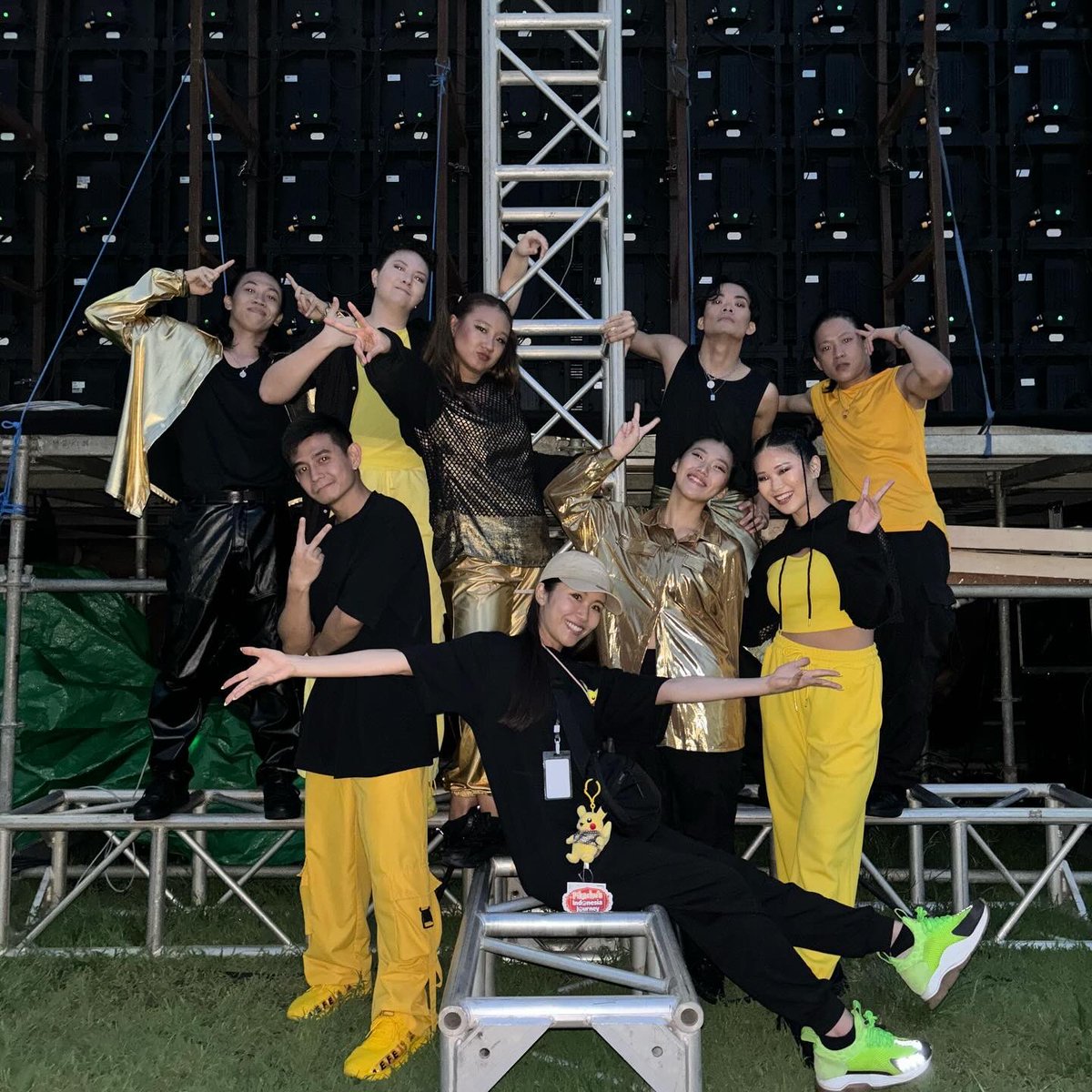 iKuMi610's tweet photo. 3月2日3月3日@インドネシア バリ島🇮🇩
Pikachu's Indonesia Journey🌟

シンガポール🇸🇬のダンサーさんとシンガポールでリハーサルを行い、インドネシア入り🇮🇩✈️

素晴らしいスタッフさん、ダンサーさん、ピカチュウさんのおかげで、完成した作品でした✨

本当にありがとうございました❕

#振付師 https://t.co/cGoVhrxAcb