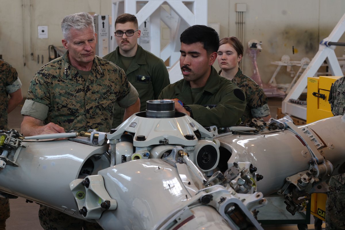 第三海兵遠征軍司令官ロジャー・ターナー中将が、沖縄・普天間航空基地