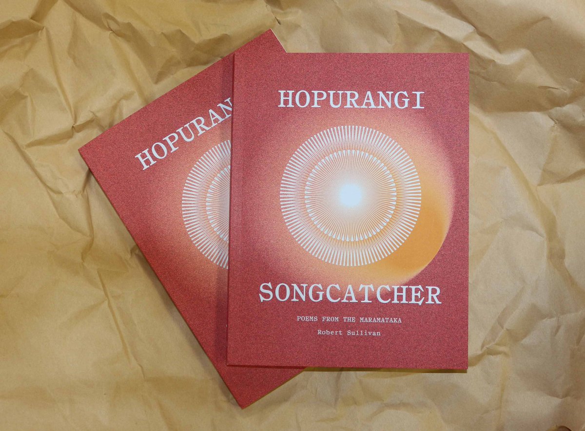 Advance copies are here 📚 Hopurangi—Songcatcher: Poems from the Maramataka by Robert Sullivan Available for pre-order now. In stores 9 May 2024. aucklanduniversitypress.co.nz/hopurangi-song…