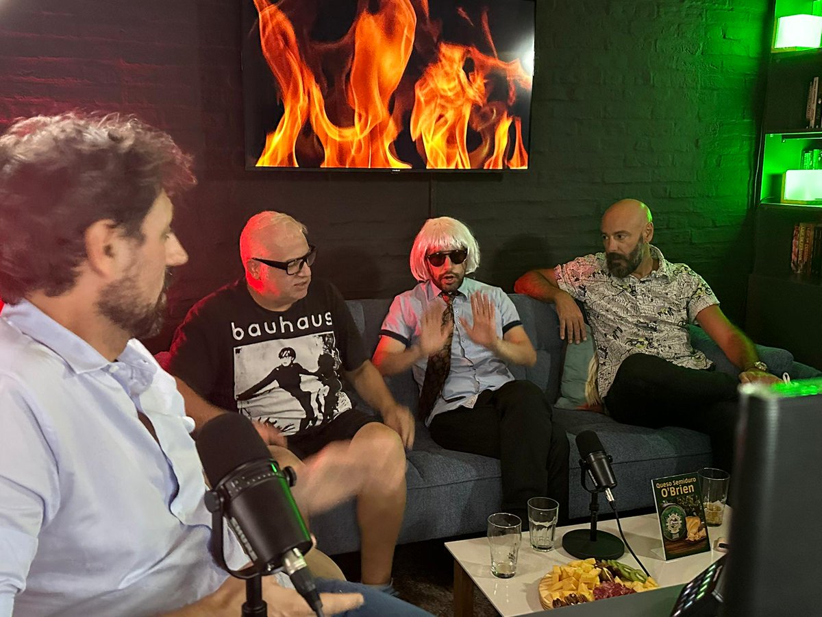 Estamos con <a href="/Elcammarota/">gonzalo cammarota</a> en el estreno de su coqueto nuevo estudio, en una mesa que debate los temas que importan

📺 twitch.tv/elcammarota 
🔴 youtube.com/elcammarota