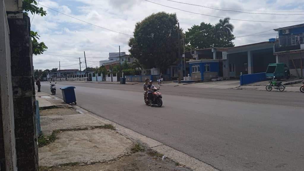 GonzalezEllys1's tweet photo. Los viajes son como los atardeceres si esperas demasiado te los pierdes, #SanMigueldelPadrón tiene el suyo lleno de paz, si , con #CubaEnPaz. Bienvenidos a la realidad con #CubaNoTeMetas. 🇨🇺❤️🇨🇺👍 https://t.co/cjnrXELefB