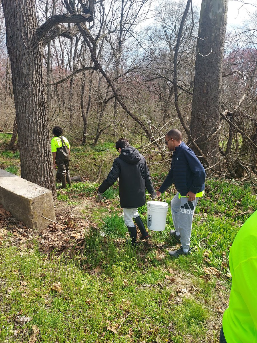 KimIngram22's tweet image. At it again!!! #trouttransporters @lshspioneers @LSPioneers were amazing!! #community