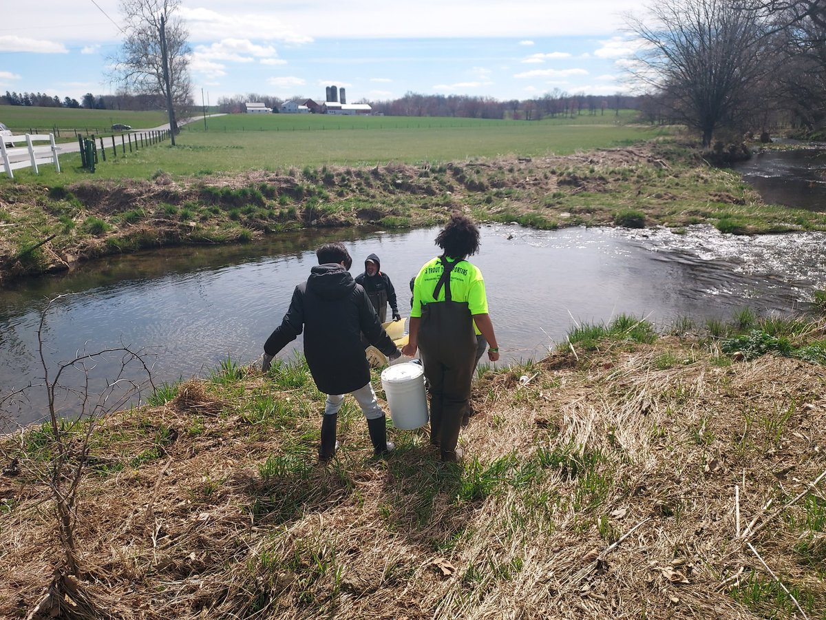 KimIngram22's tweet image. At it again!!! #trouttransporters @lshspioneers @LSPioneers were amazing!! #community