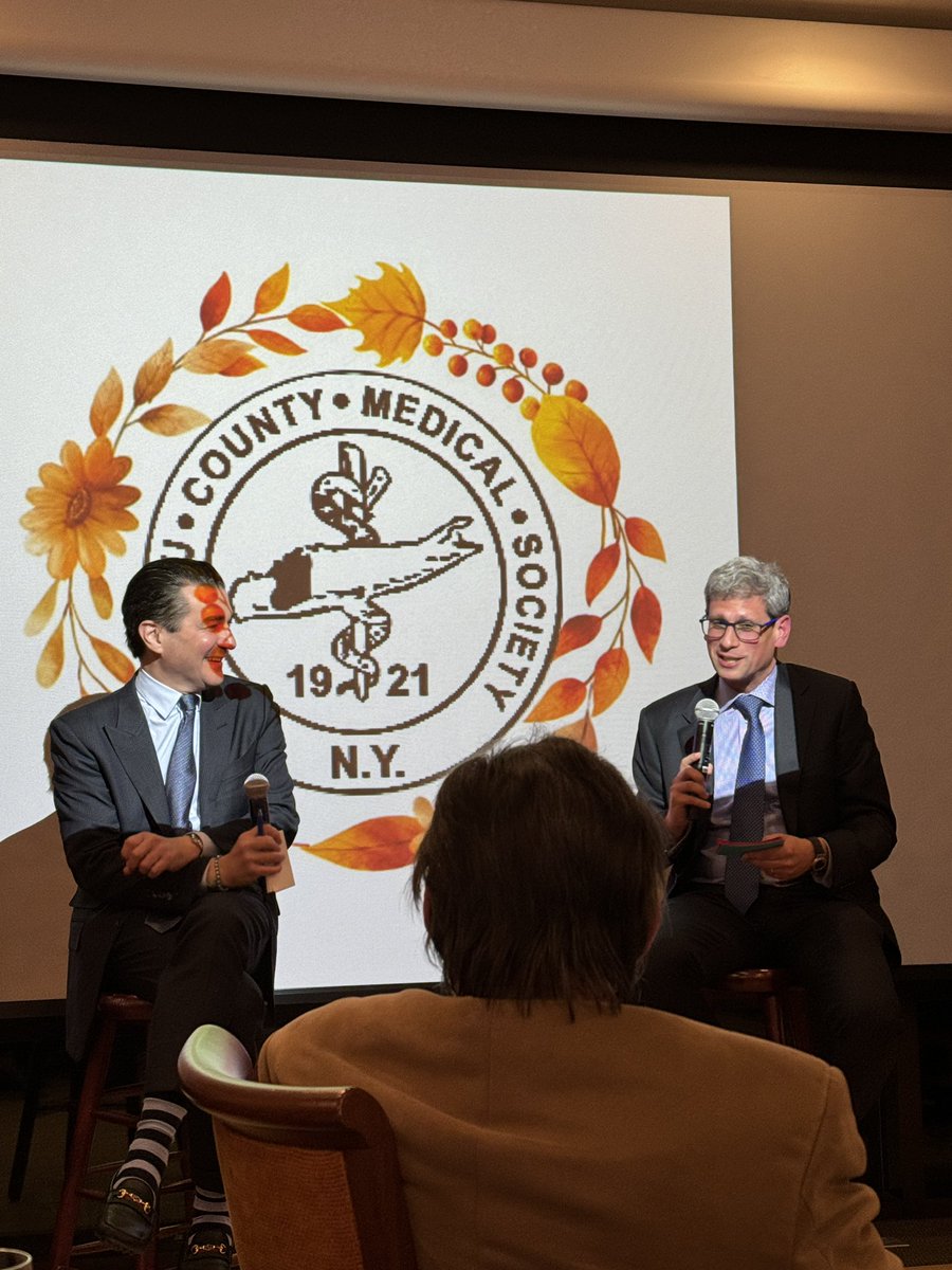 sonodoc99's tweet photo. @MedSocietyNYS - @MedicalNassau Pres Dr David Podwall w Fmr FDA @ScottGottliebMD https://t.co/S00dmKHXch