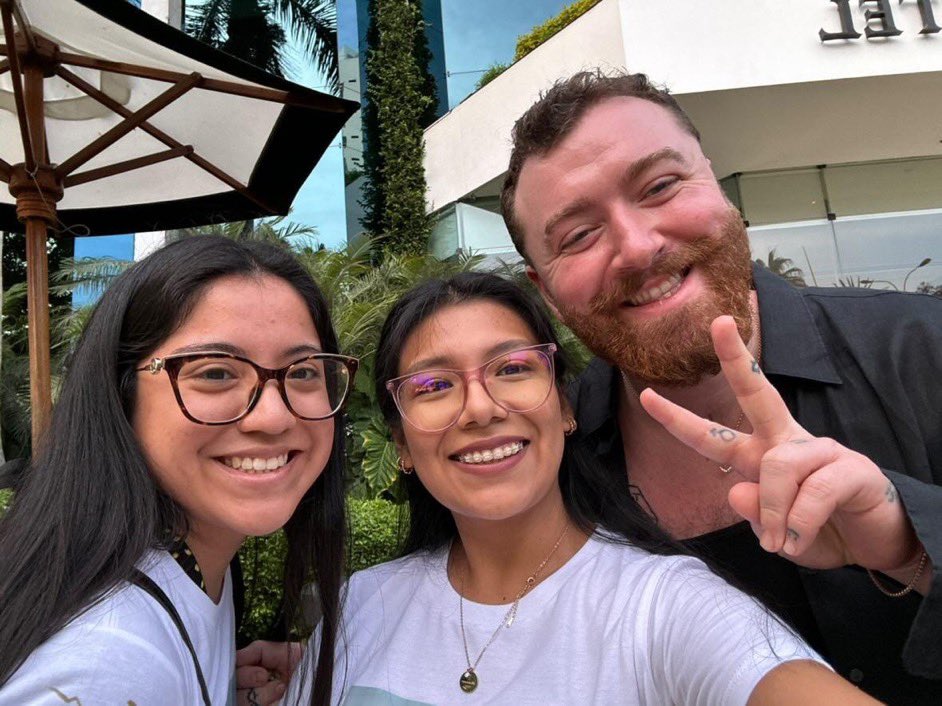 Sam Smith with fans in Peru 🇵🇪