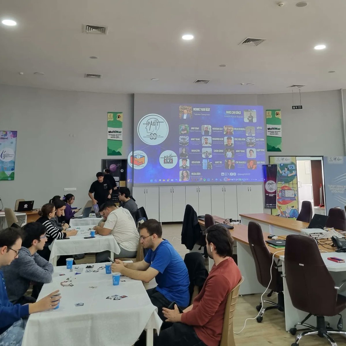 Arduino etkinliğimize katılan tüm arkadaşlarımıza büyük bir teşekkür etmek istiyoruz! 

Sizin katılımınızla etkinliğimiz çok daha özel bir hal aldı. Ayrıca, bize ev sahipliği yapan  <a href="/mcbuproje/">MCBÜ Proje Koordinasyon Uygulama Araştırma Merkezi</a> ' a ayrıca minnettarız.  

Bir sonraki etkinliğimizi sabırsızlıkla bekliyoruz! 🚀🤖🎉