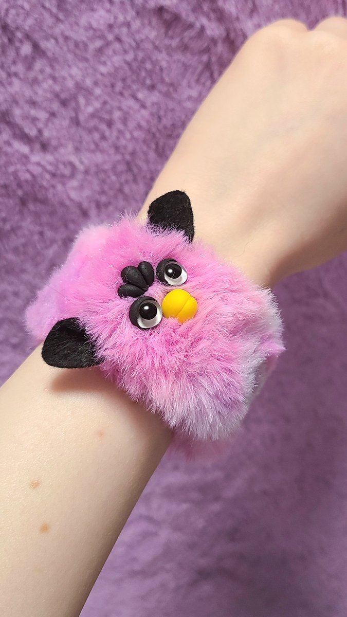 HauntedDoodle's tweet photo. Furby snap bracelet I made for a friend a while back✨️ https://t.co/vc1ZWmODWY