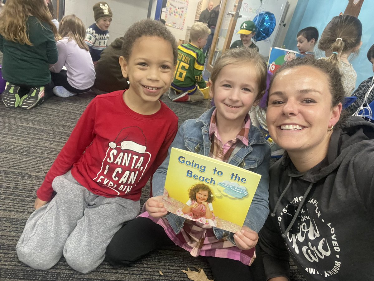 loadsoffunin121's tweet image. We loved cozying up with some good books and company in McDowell’s reading-nook! #RightToReadWeek 

&amp;amp;&amp;amp; BIG THANK YOU to our amazing parent volunteers for making our school sparkle this week! @HudsonPTO
