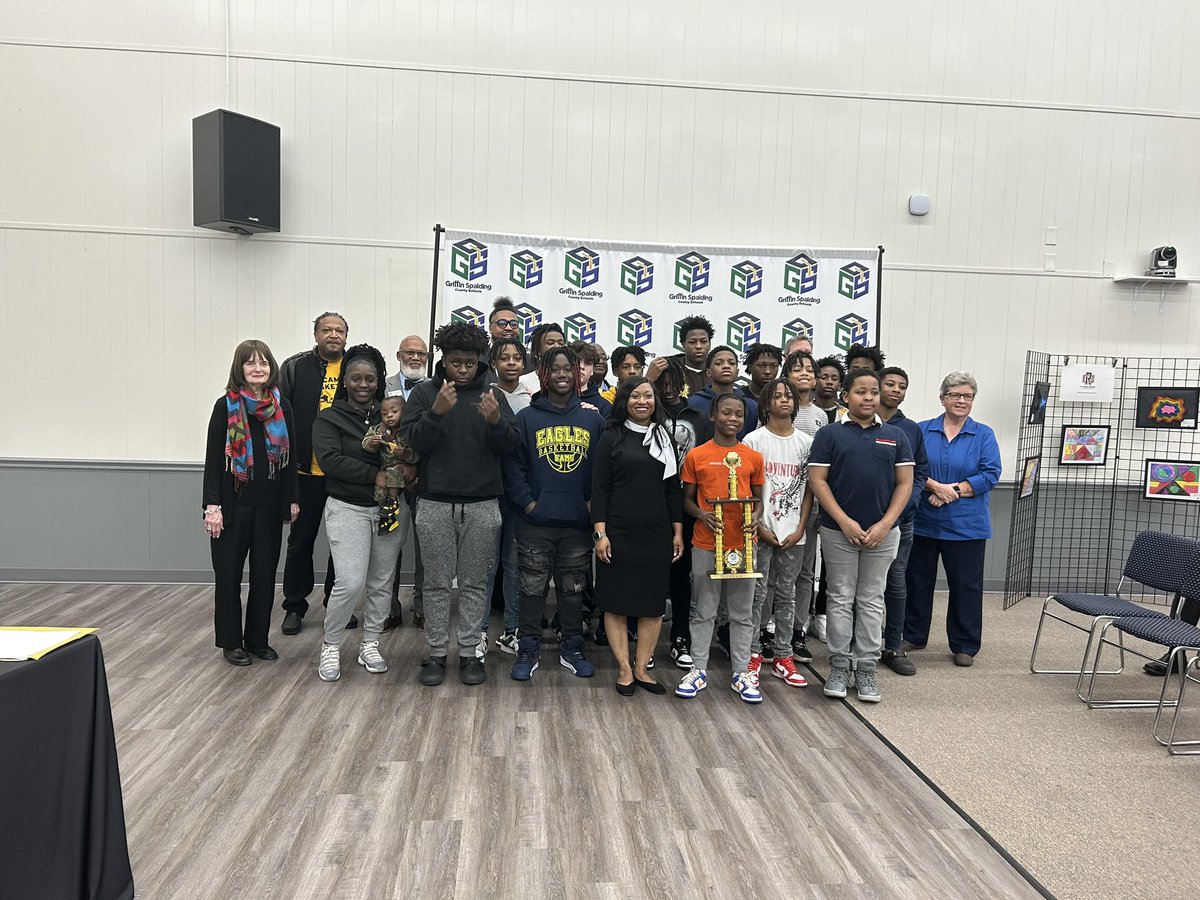 CarverRoadMS's tweet photo. Our Boys Basketball & Football Teams were recognized at tonight’s board meeting for being the district champions in both sports! #CRoad #2185Pride https://t.co/0pWdKhqOwm