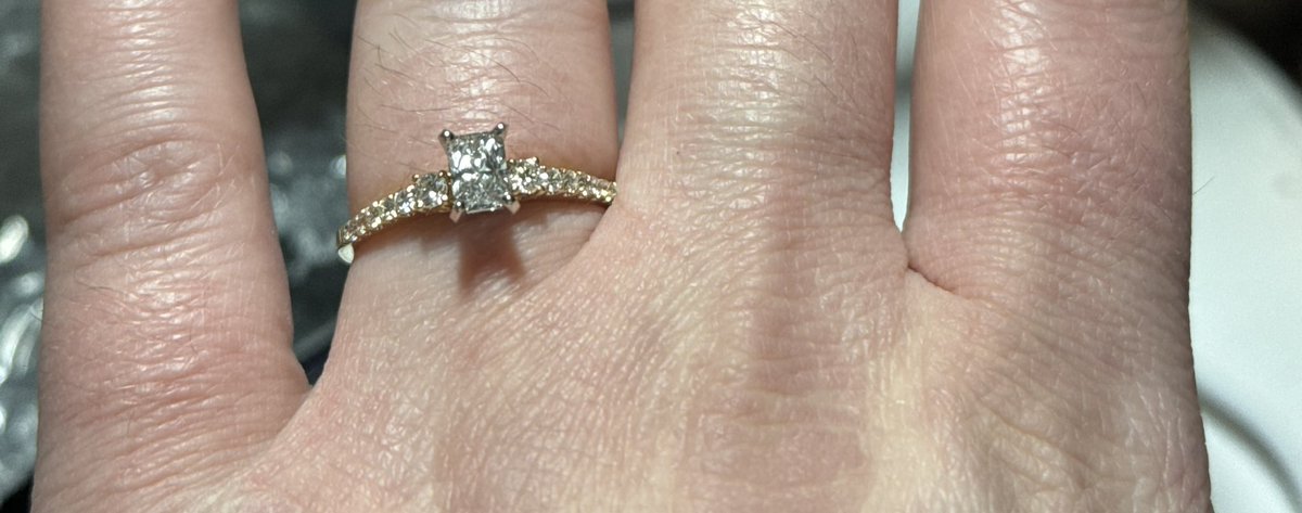 Dani 🌻 tweet media