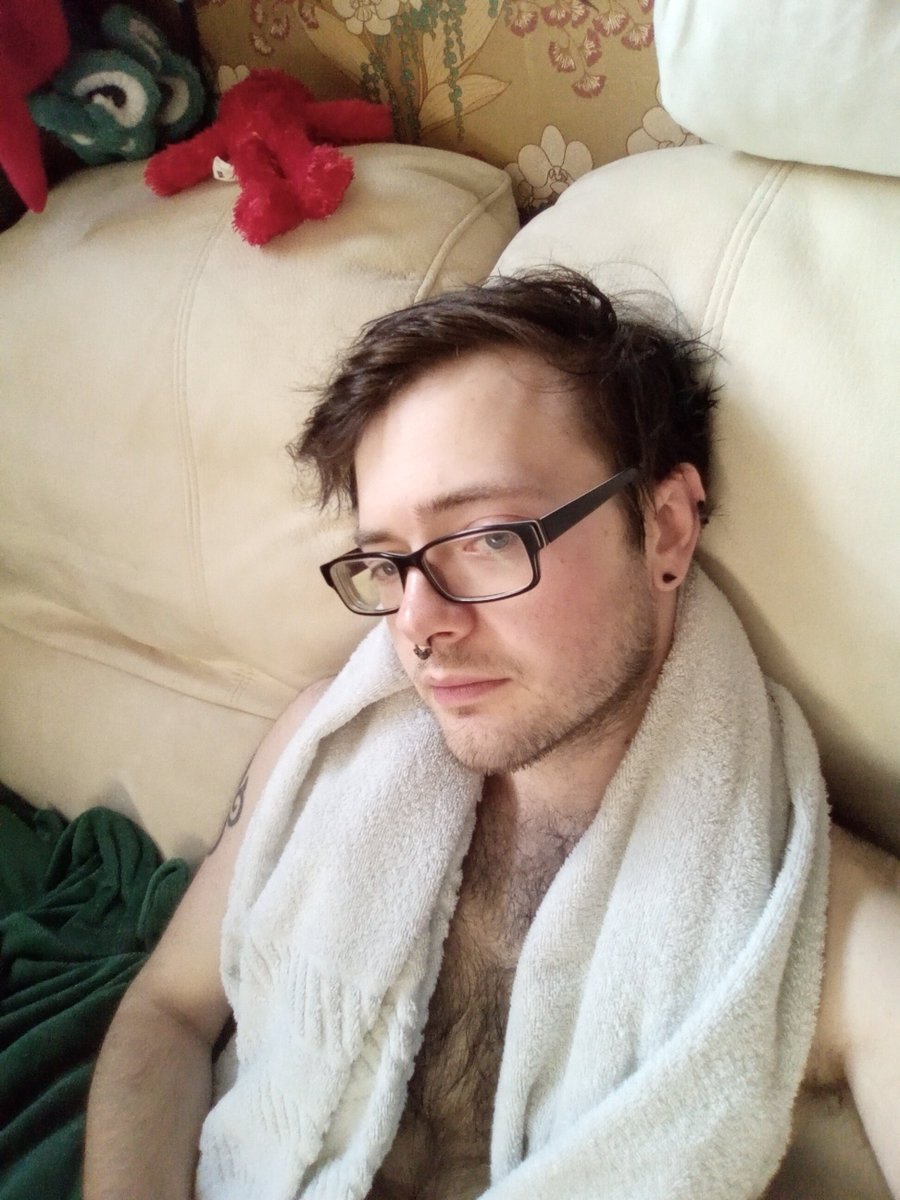 Max20977's tweet photo. Nothing better then being fresh out of the shower https://t.co/h34CJ3LRrB