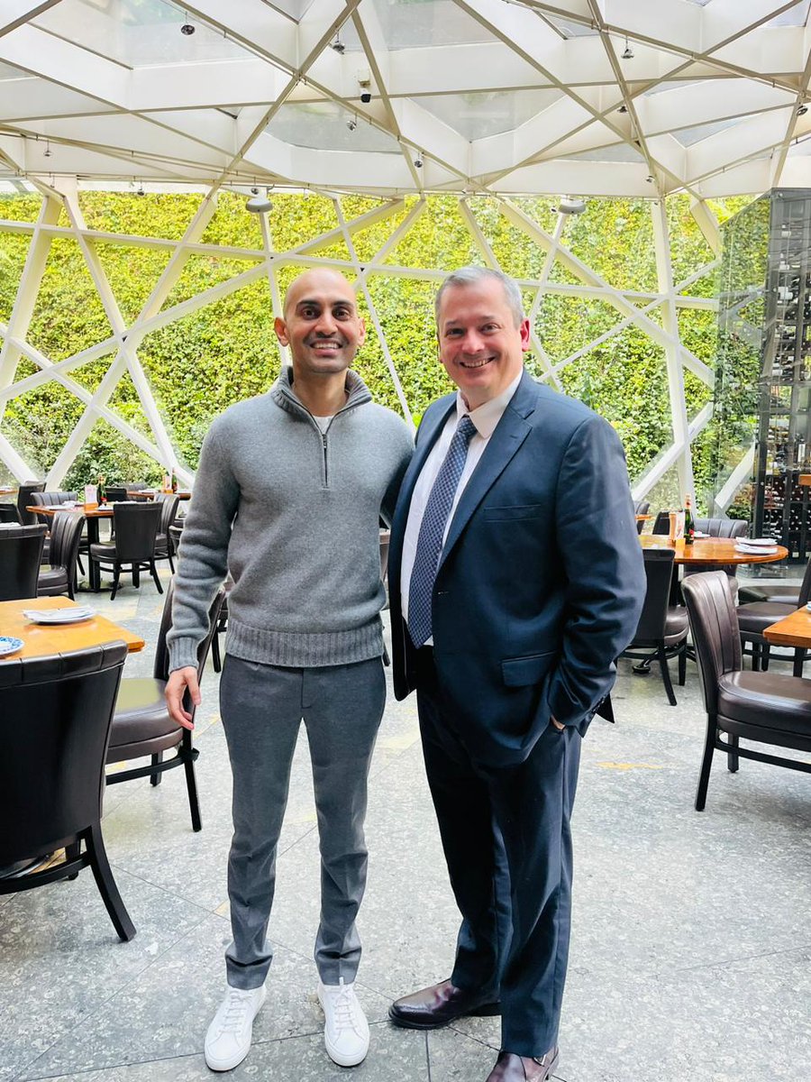 Hoy tuve el privilegio de unirme a un desayuno de negocios junto a @neilpatel y un dinámico grupo de profesionales del panorama empresarial de Colombia. Neil, autor de best sellers del New York Times, es una referencia a tener en cuenta en el mundo del marketing, reconocido…