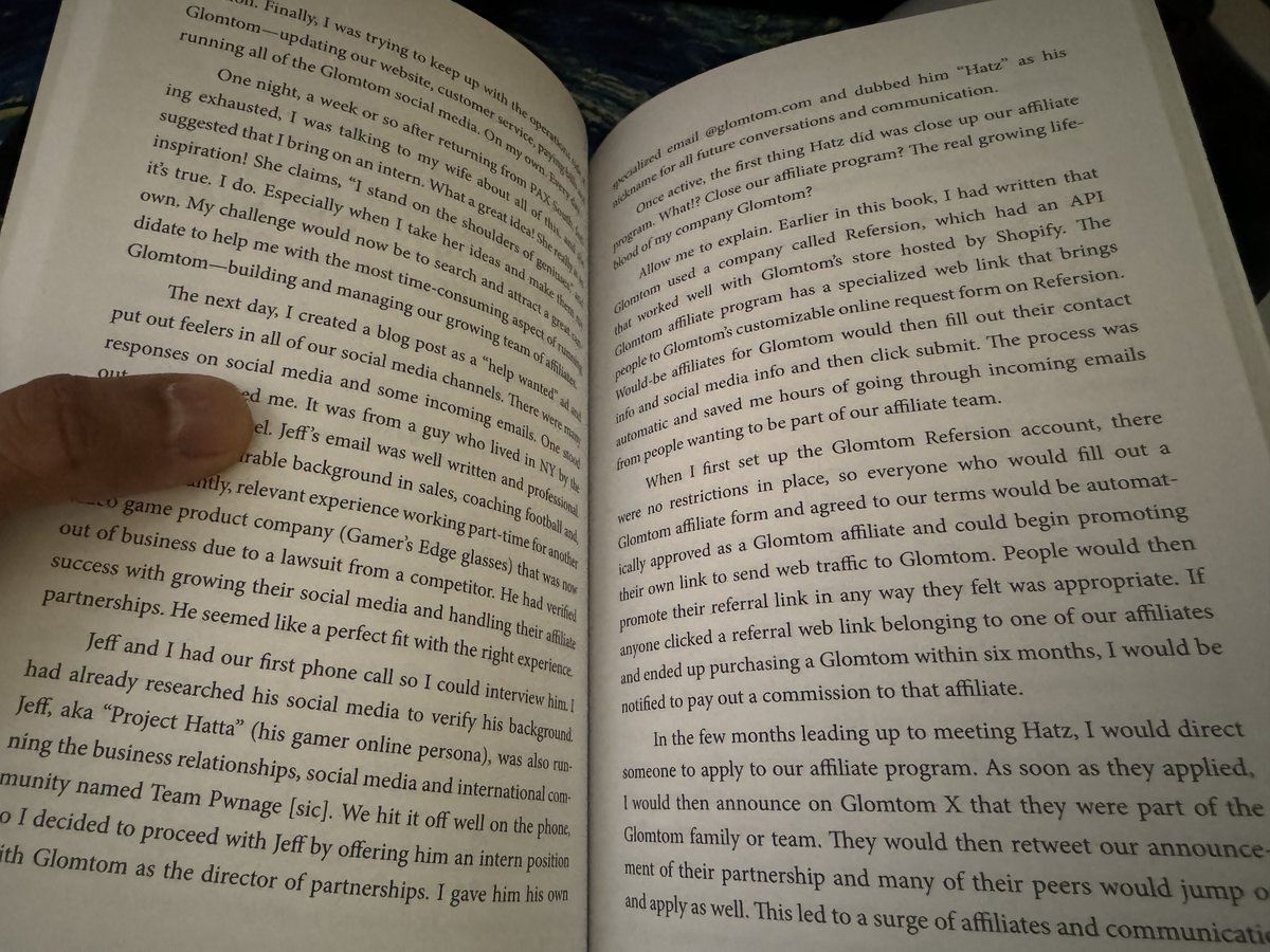 HaTTa_IRL's tweet photo. I received my early copy of @8bitBass new book Entrepreneur Power Up. The story of #GlomTom and how it eventually sold to SCUF! My part of the story on how I helped the success of GlomTom is there for you to read. Link below on how to get your copy! 

https://t.co/jUkKO7hr6s https://t.co/TSN6m6C6kl