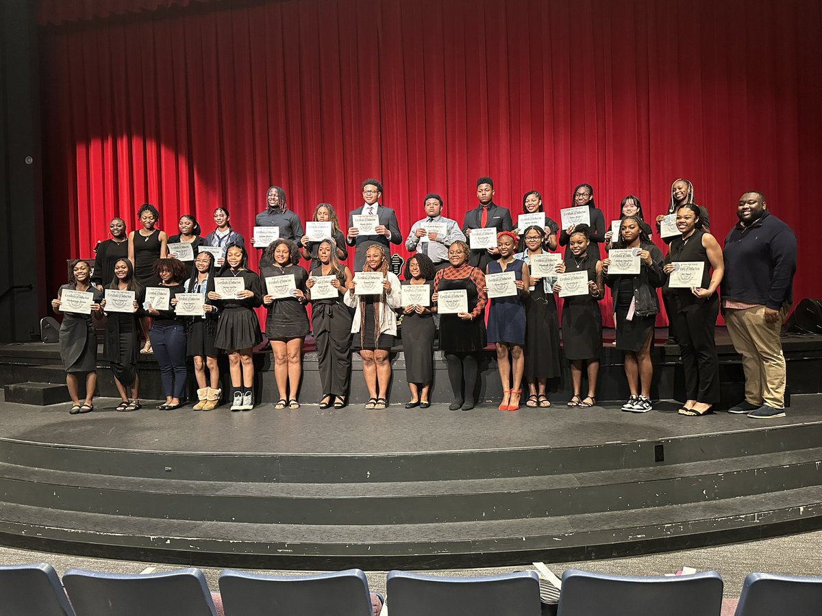 wuhodges1's tweet photo. Tonight the @RVHSBetaClub inducted 27 new members! Congratulations to these amazing scholars. Thank you to Ms. Barr for helping me execute a successful induction.  @MCulbertson_RV @RVHSBetaClub #NationalBetaClub https://t.co/3F79mdTnw0