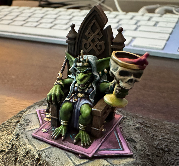 We just got our hands on Queen Bargnot from @Trenchworx1. If you want to get your own box-o-goblins take a look at their @BackerKit campaign. The Jagged Edge Hideaway is funded and heading towards the first stretch goal that adds 4 goblin lackeys to the box.