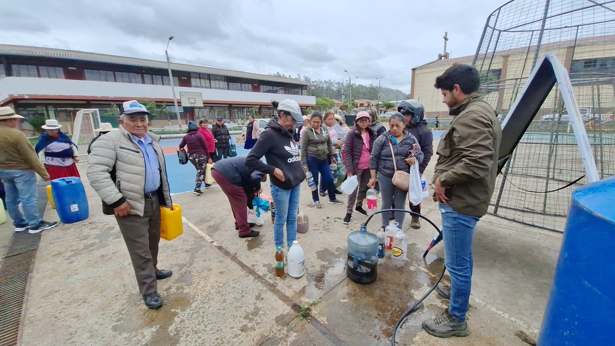 👩‍🌾Entregamos 4️⃣.0️⃣0️⃣0️⃣ litros abono foliar argánico🫙 a las familias productoras de Victoria del Portete, #Cuenca.🥦🌶🍅 Impulsamos la producción en un trabajo articulado con más de 50 familias y el Gad Victoria del Portete.😊 #AzuayDignoYProductivo #JotaPrefecto