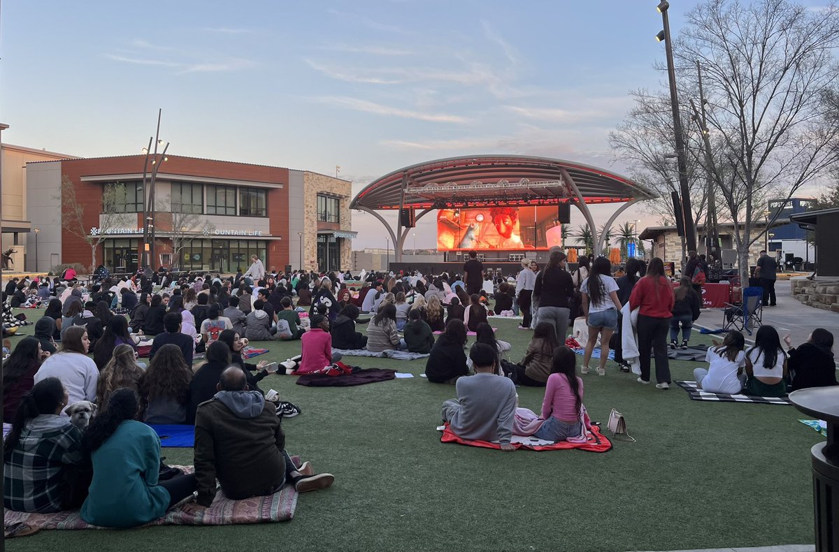 ShawnaMiller03's tweet photo. Great turnout for @GrandscapeTX Movie Night with all 5 @LewisvilleISD HSs!Thx to the HS student council reps for helping make it happen to support 2 wonderful causes. #AdoptAnAngel #Back2SchoolFair #betheone https://t.co/FNDsJBimie