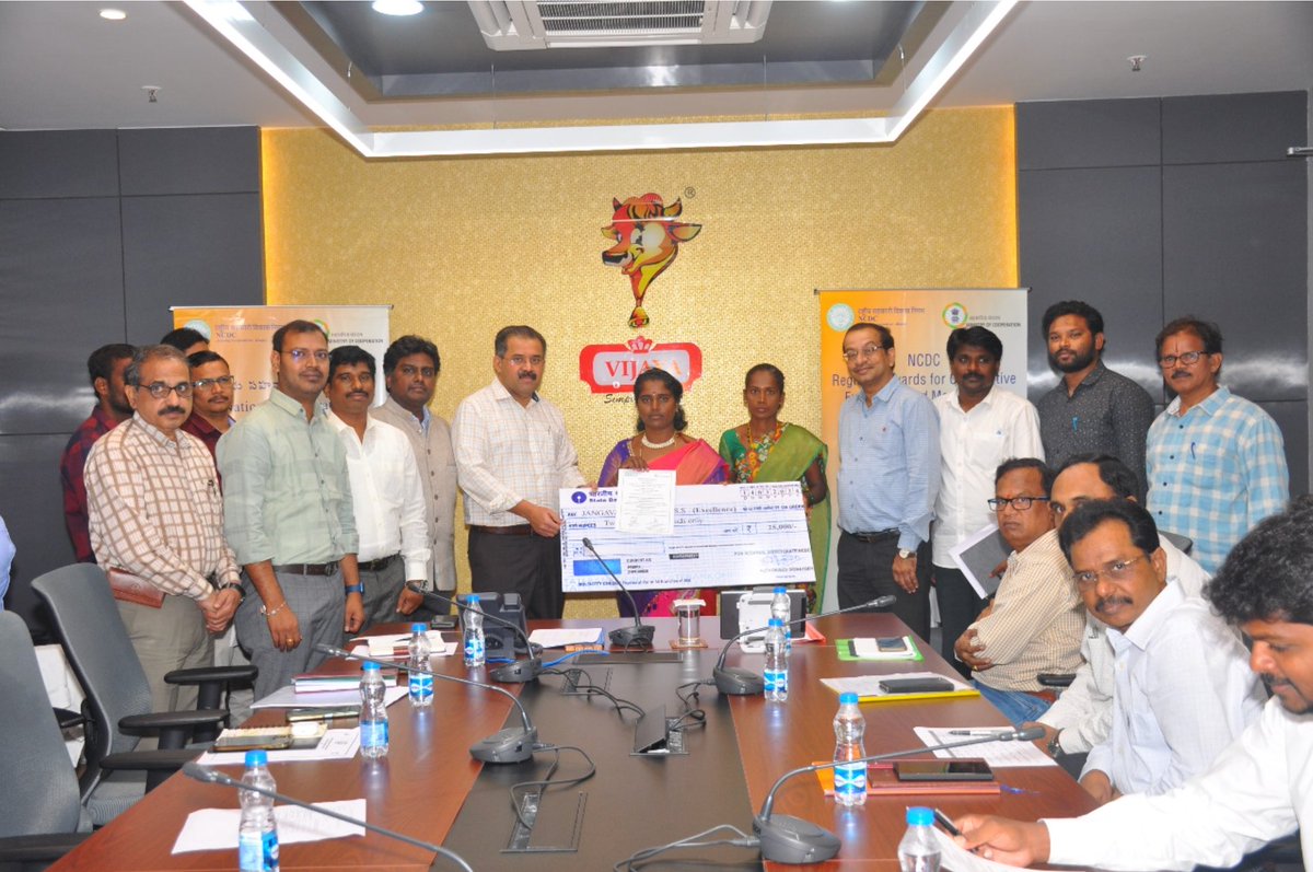 mdncdc's tweet photo. RO Hyderabad organised NCDC Regional Awards-23 at O/o APDDCF Ltd., Guntur for Andhra Pradesh. Babu.A, Secy(Agri. Mktg. &amp; Coop.) &amp; CC&amp;RCS(FAC) Govt. of AP and S. MM Naik, Comm'r of Handlooms, Govt. of AP were present. 8 primary level coop. societies were given NCDC Regional Awards https://t.co/V4T9gxYtZZ