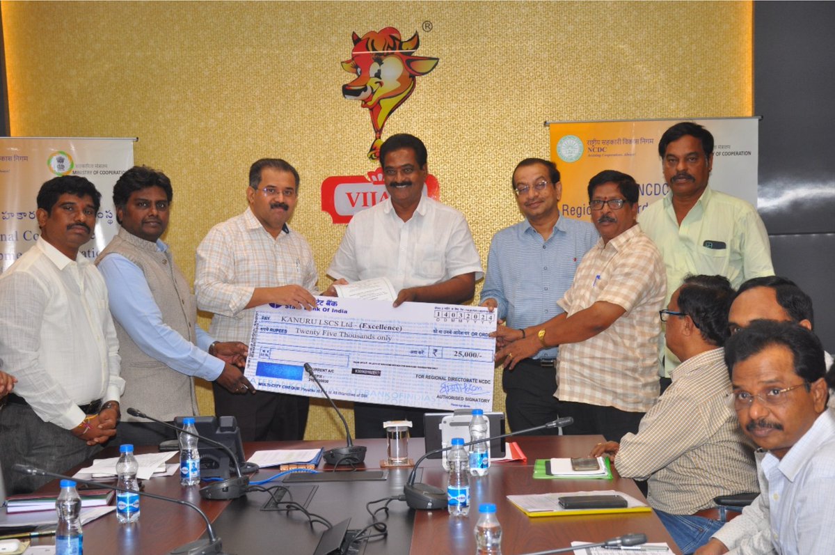 mdncdc's tweet photo. RO Hyderabad organised NCDC Regional Awards-23 at O/o APDDCF Ltd., Guntur for Andhra Pradesh. Babu.A, Secy(Agri. Mktg. &amp; Coop.) &amp; CC&amp;RCS(FAC) Govt. of AP and S. MM Naik, Comm'r of Handlooms, Govt. of AP were present. 8 primary level coop. societies were given NCDC Regional Awards https://t.co/V4T9gxYtZZ