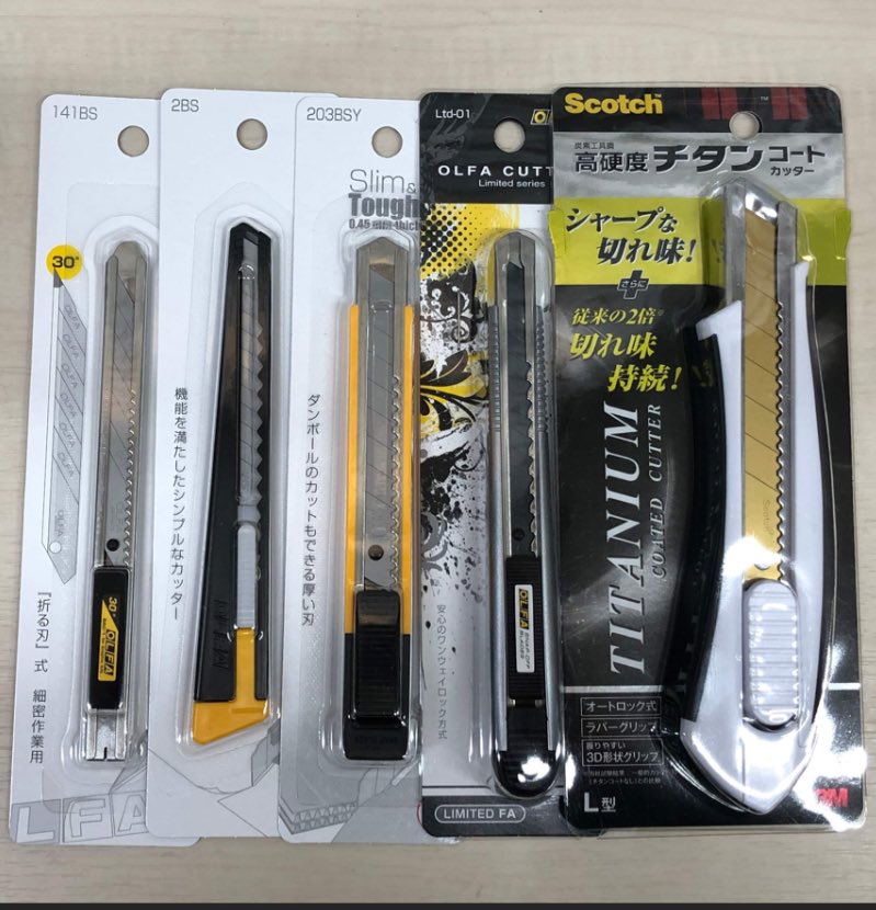 インスタライブ★文具がたり★
明日のご案内です

3/21（木）お昼12時半〜13時
担当はナガサワ文具センター
本店さん

テーマは「切るもの」✂️
『いろんな形とサイズは何がちがうの？ハサミとカッターを使い分けしてます』
切るものの進化をぜひLIVEで！