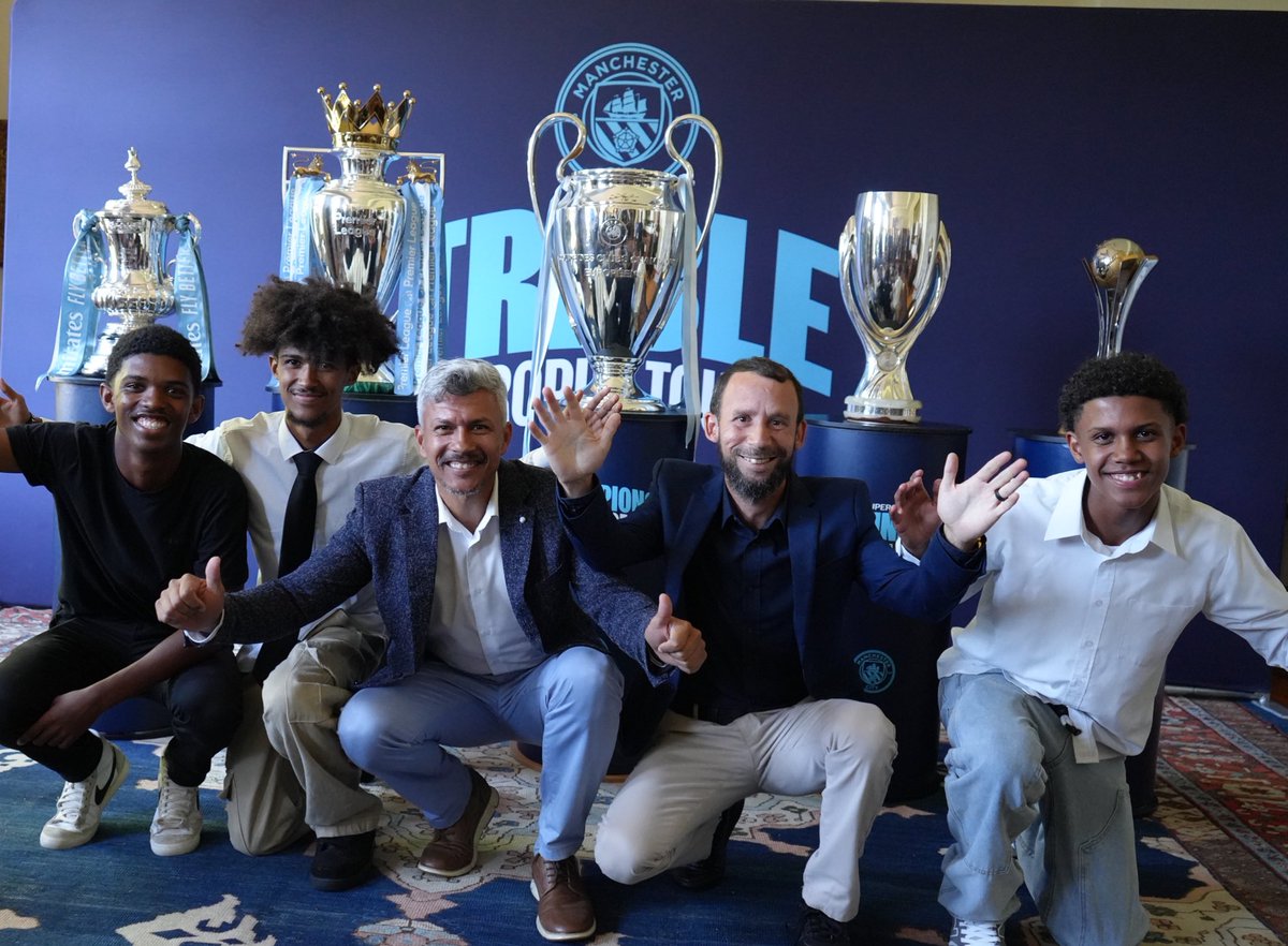 colinleeman's tweet photo. So great to welcome @mancity + their 5 trophies + Shaun Wright Philips to Cape Town ! Thanks @ReagenAllen for getting on the pitch with me too. https://t.co/KyUl71ceoQ