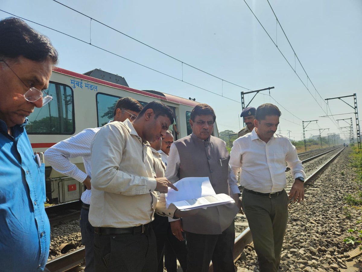 Inspected the Badlapur-Vangani Suburban Rail Section in Mumbai Division today. Ensuring safety, efficiency, and reliability for commuters is crucial while upgrading the public transportation infrastructure. @RailMinIndia