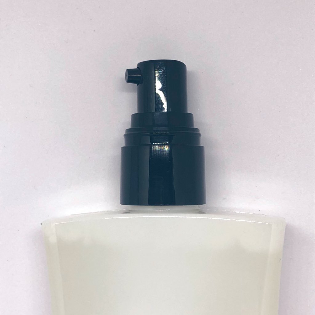 oteoteiotei2's tweet image. チャップアップ育毛ローション
#使用レビュー

とても薄くスリムなボトルでデザインはシンプル。ぱっと見育毛剤ってわからないのも👍
口の細いスプレーなので頭皮に直接当たるのが良い感じ◎ハーブ系の香りでした。
ドライヤーで乾かした髪に使うのを推奨しているみたいです。

#pr

￼