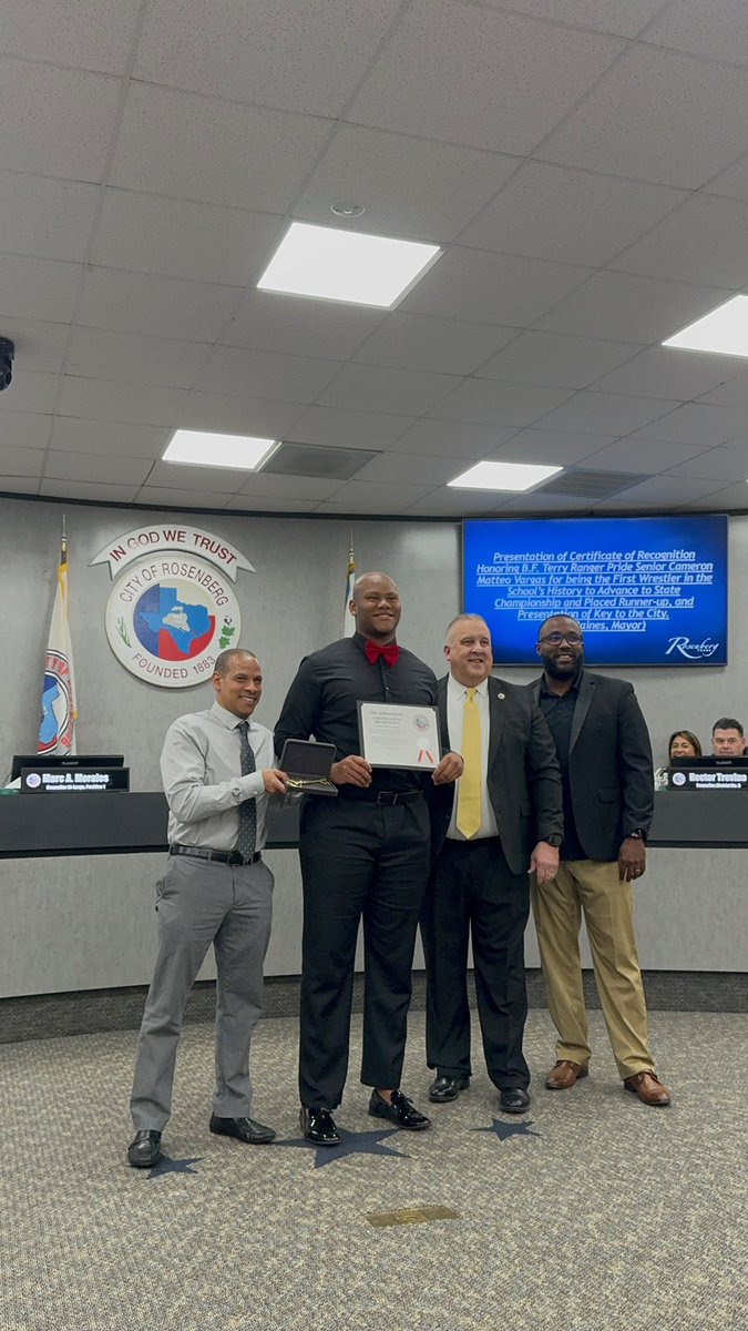 Thank you <a href="/RosenbergTXGov/">City of Rosenberg</a> Mayor Kevin Raines for the key to the city! I am extremely grateful and honored by the recognition 🔑🌇 #BFTerryHigh #NeverSeenUsComing
