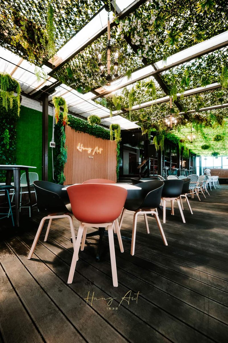 We SRE AT <a href="/thehangawt/">The Hang Awt 1632</a> today for our #WeDontPlayTheSameHouse Tembisa edition ❤️❤️🕺🕺