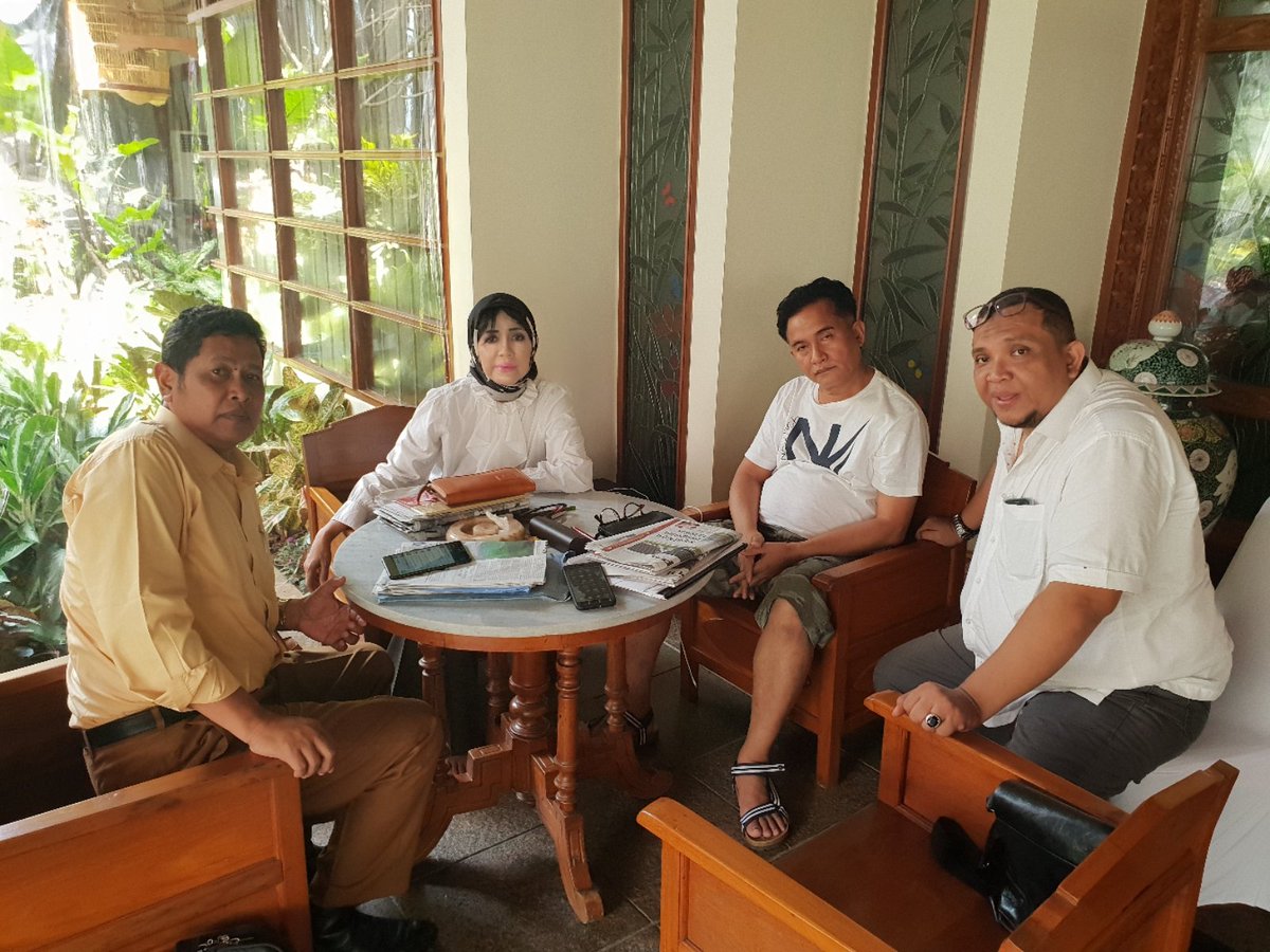 dewiteruna's tweet photo. Suatu hari di rumah Bang Yusril https://t.co/1lvVETJTVA