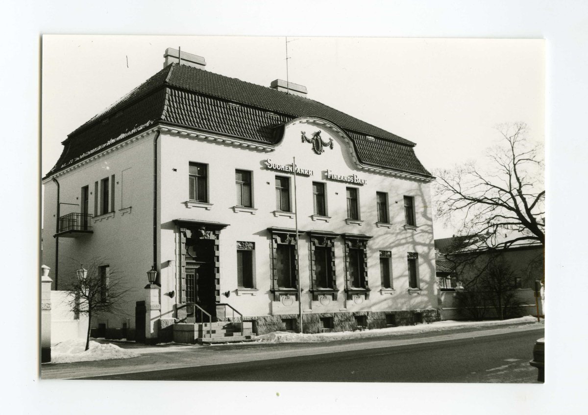 urn.fi/URN:NBN:fi-fe2… Pankkivaltuuston kokouksissa 20.3.1924 käsiteltiin mm. valuuttapolitiikkaa sekä Porin konttorin tarkastusta. Porin konttori.