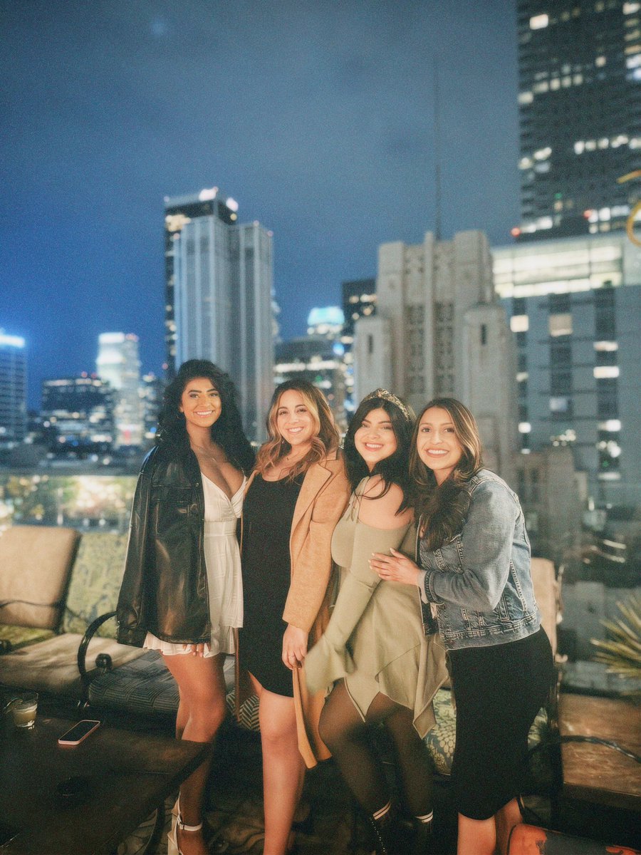 StefLozano_'s tweet photo. 28th bday fun💙💙💙 https://t.co/PiE8gz6AtB