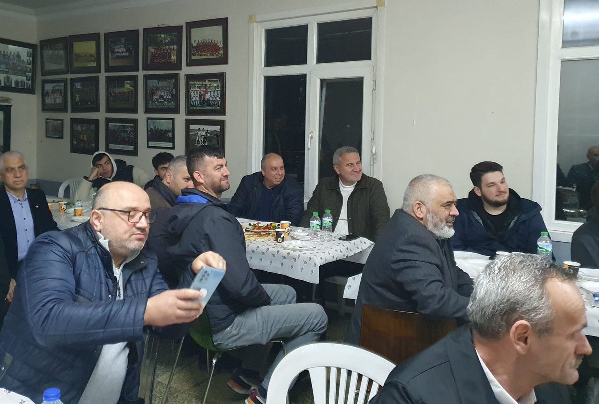 Sarıyer’in değerlerinden Reşitpaşa Spor Kulübü’nde sahur programında bir araya geldik. 

Hem sohbet ettik hem ilçemizin sorunlarını konuştuk.

1 Nisan Sarıyer’de bir başka olacak. 

Sarıyer hak ettiği değere ve hizmete kavuşacak.

Değişim için son 11 gün.

Sarıyer için HAZIRIZ ve