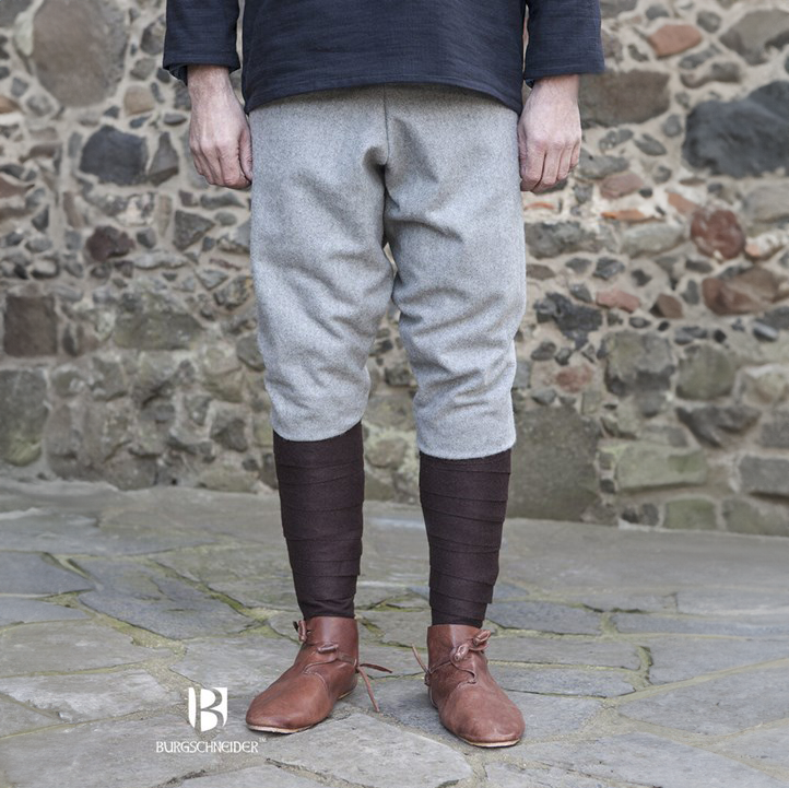 EpicArmoury's tweet photo. “Remember that even the most hardened warrior wears regular clothes beneath. The skalds may sing about drawn swords, but heroes often rely on the basics: Wool against the cold, food and water against hunger, and company against loneliness.” 👖 #MedievalMerchant #LARP https://t.co/Wo1yhfoP31