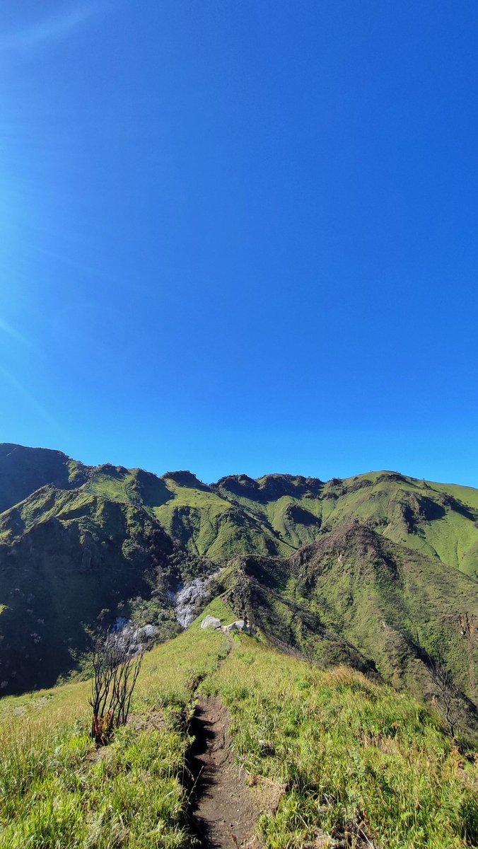 luckpent's tweet image. Merbabu hari ini 💥

Tektok naik gunung pas puasa? Kenapa tidak🙏