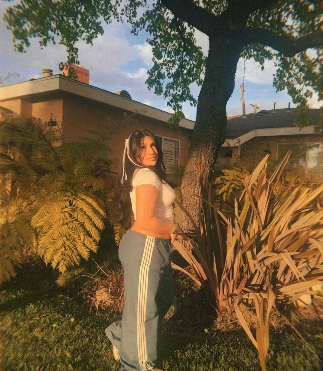 reliiiiv's tweet photo. the hoes love me cause imma a water sign #22 🩵 https://t.co/JHGBX5qCA0