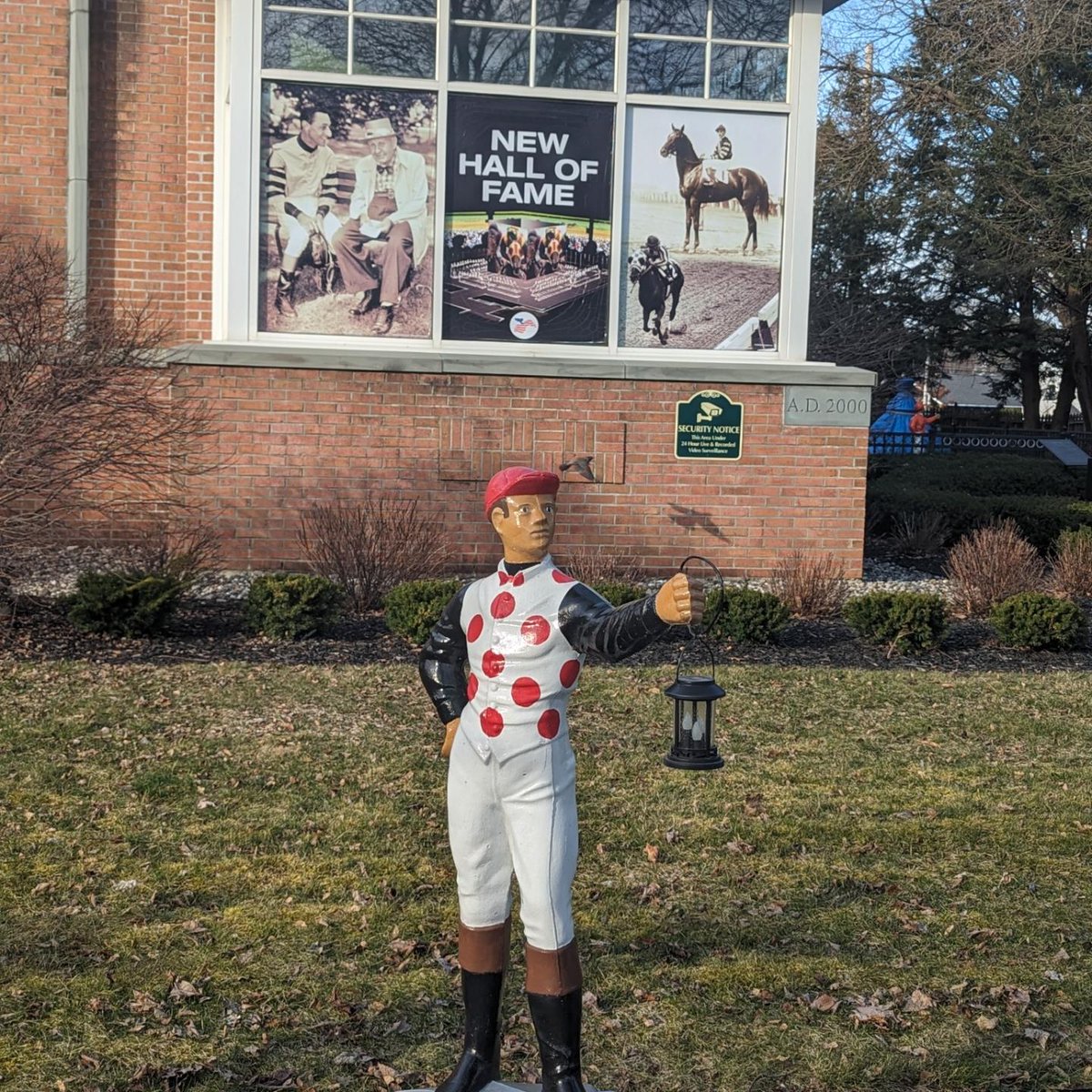 ABSportsHall's tweet photo. Stop #3 for @BeaMielke @TraceyKinsella7 and @byterryjones  was the National Museum of Racing Hall of Fame

Even before you walk in the doors the sight of all these jockeys makes an impression! https://t.co/nT3pkW7zNi