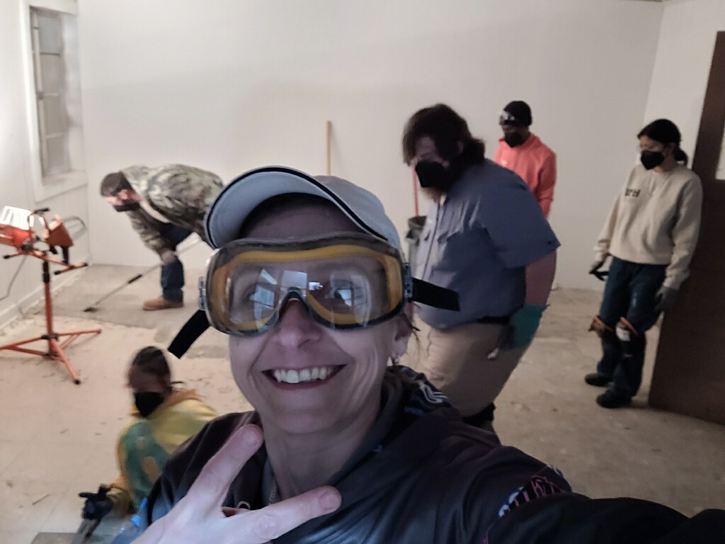 cfiinstallers's tweet photo. โ๏ธCFI has spring fever and is hanging out in San Marcos, TX for a 2-Week Hybrid Intro to LVP and Residential Carpet Training with CFI instructor Alania Lagatore๐
#CFI #FCEF #robertsconsolidated #i4F #crain #traxxcorp #MAPEI #nextgeneration #firstdayofspring https://t.co/VEpt1tiIP6
