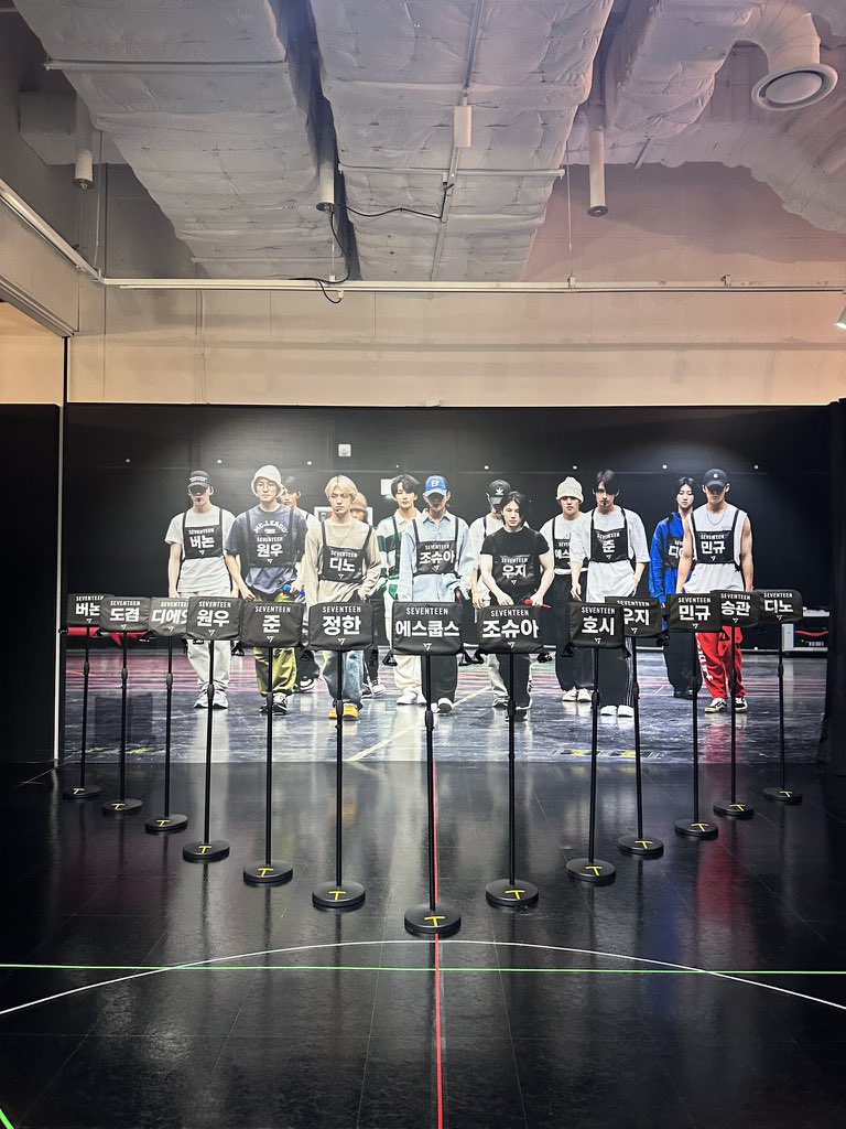 svthamster's tweet photo. 13 NAME VEST, AND 13 CLOTHES.. FOLLOW TOUR, YOU'LL ALWAYS BE ICONIC..🥹🫶 https://t.co/tdIKDpXJWc