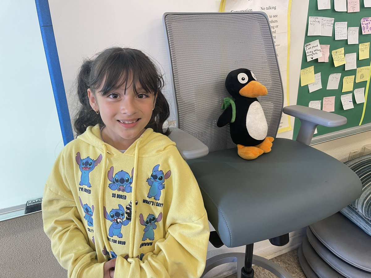 JeanetteSowa's tweet photo. Open House at Riley! Free books, a photo booth, classroom scavenger hunt, and fun activities. So much fun. 🤩 We are proud to be part of the Riley school community. ❤️ #proudtobeLBUSD #RileyRoadrunners https://t.co/EW4ZQJ0QBs