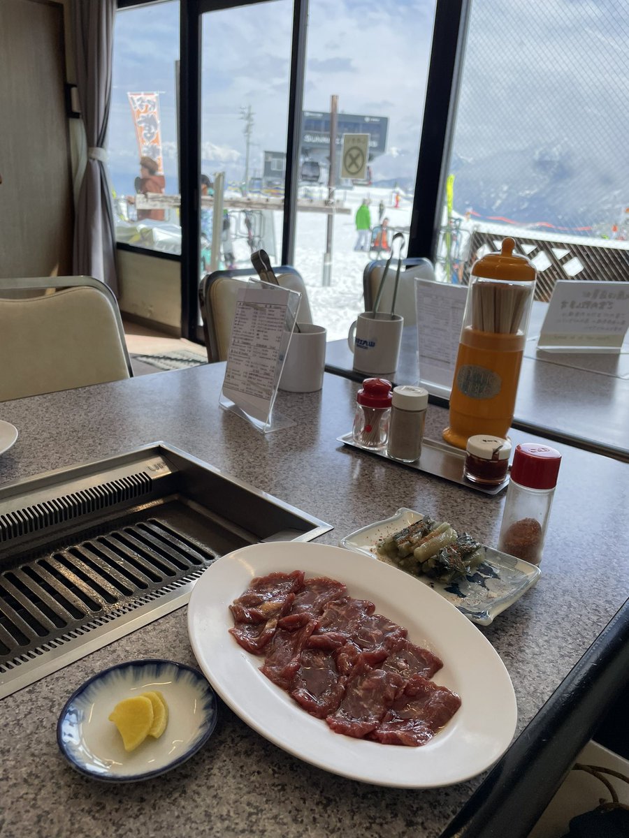 synthracenter's tweet photo. スキー場の焼肉は格別🤩 https://t.co/rvyeGYIj7B
