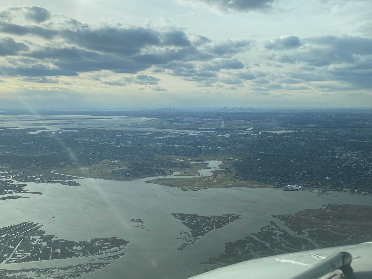 After the celebrations on the 17th, St Patrick continues the daily trip to @JFKairport Great views on the way in to the city today. @AerLingus @manairport @GoToIrelandUS @TourismIreland @DrStevenKinnear @AlanStout19 @BrennanSurgeon @David_ukan @markataylor16 @_markgallagher