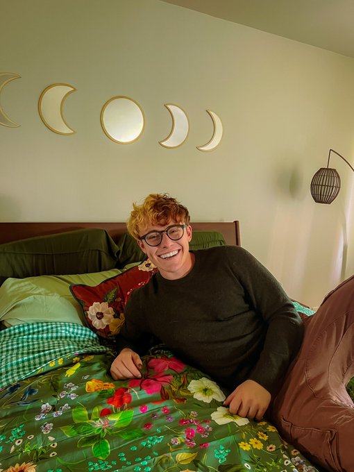 New bed sheets ? https://t.co/tTbEmOFRHC