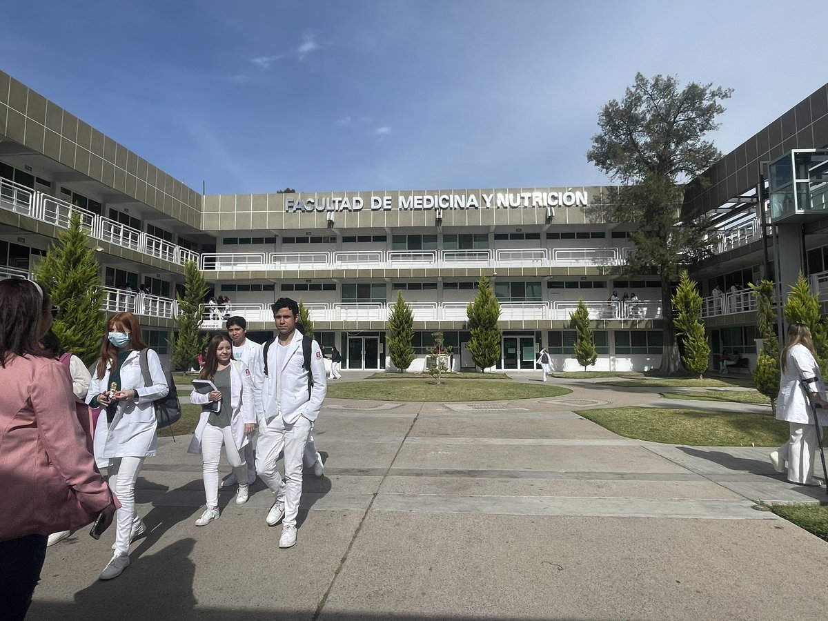 Sallvatoree's tweet photo. #Durango | ¡Ya cerró la votación!
Con tranquilidad se realizó el proceso de elección de la dirigencia de la #FAMEN. Se tiene un padrón electoral de 2,950 votantes en la institución.
Estamos a la espera de conocer los resultados. #Noti12 https://t.co/NfwgMfIivg