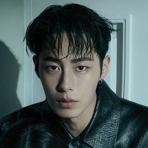 leejaewookstyle's tweet photo. the makeup and hairstyle its giving marco han https://t.co/eNoKo8q0dW