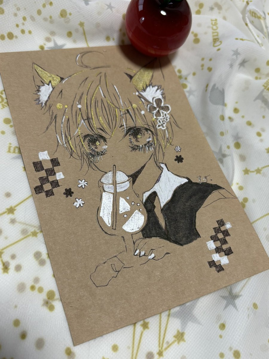uyuki713's tweet photo. お知り合いさんの小説家さんの子をお借りした。めちゃんこ可愛い。黒白金銀をクラフト紙に書くのはまってるけど、なかなか、バランス難しいね。 https://t.co/H54998bc5R