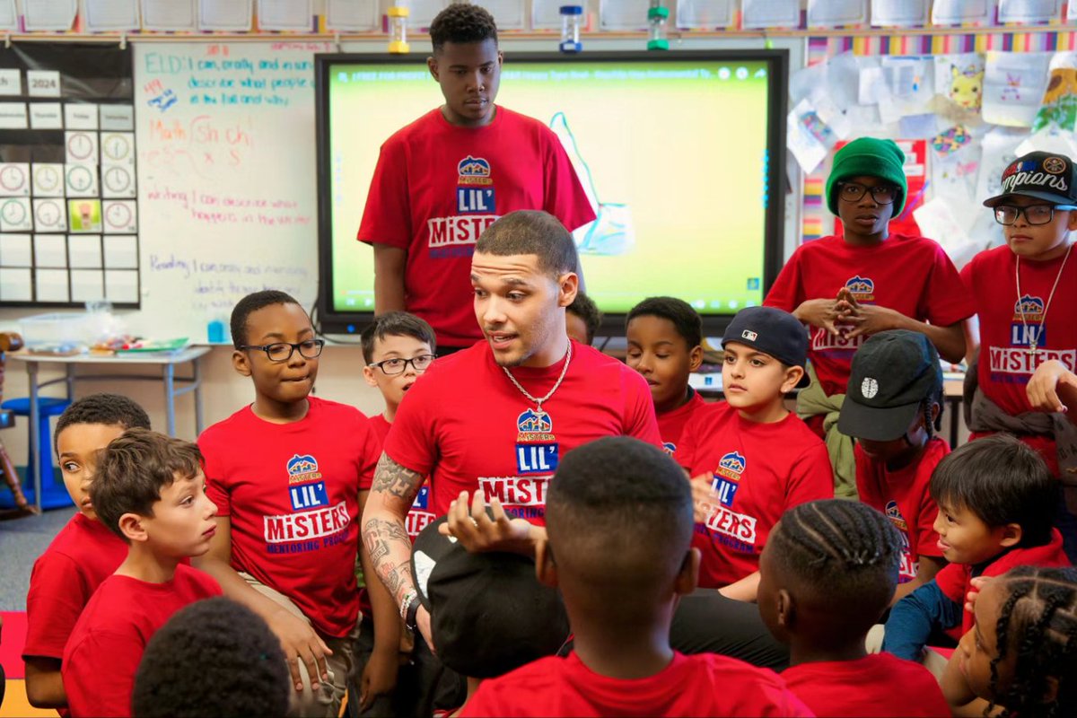 jazzanderson174's tweet photo. MENTORS Instructing Students Towards Effective Role Models (MiSTER)

The Lil Misters Mentoring Program at Green Valley Elementary is shaping young men into future leaders of character &amp; intelligence 🍎

Character plus intelligence is the true goal of education 📚 https://t.co/yGpMs7kNIg